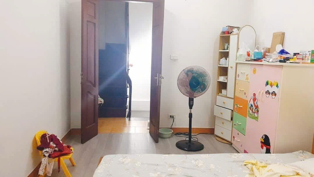 Cho thuê nhà nguyên căn ngõ 6 Đội Nhân 5 tầng x 28m2, 3 ngủ, 11 Triệu - Ảnh chính